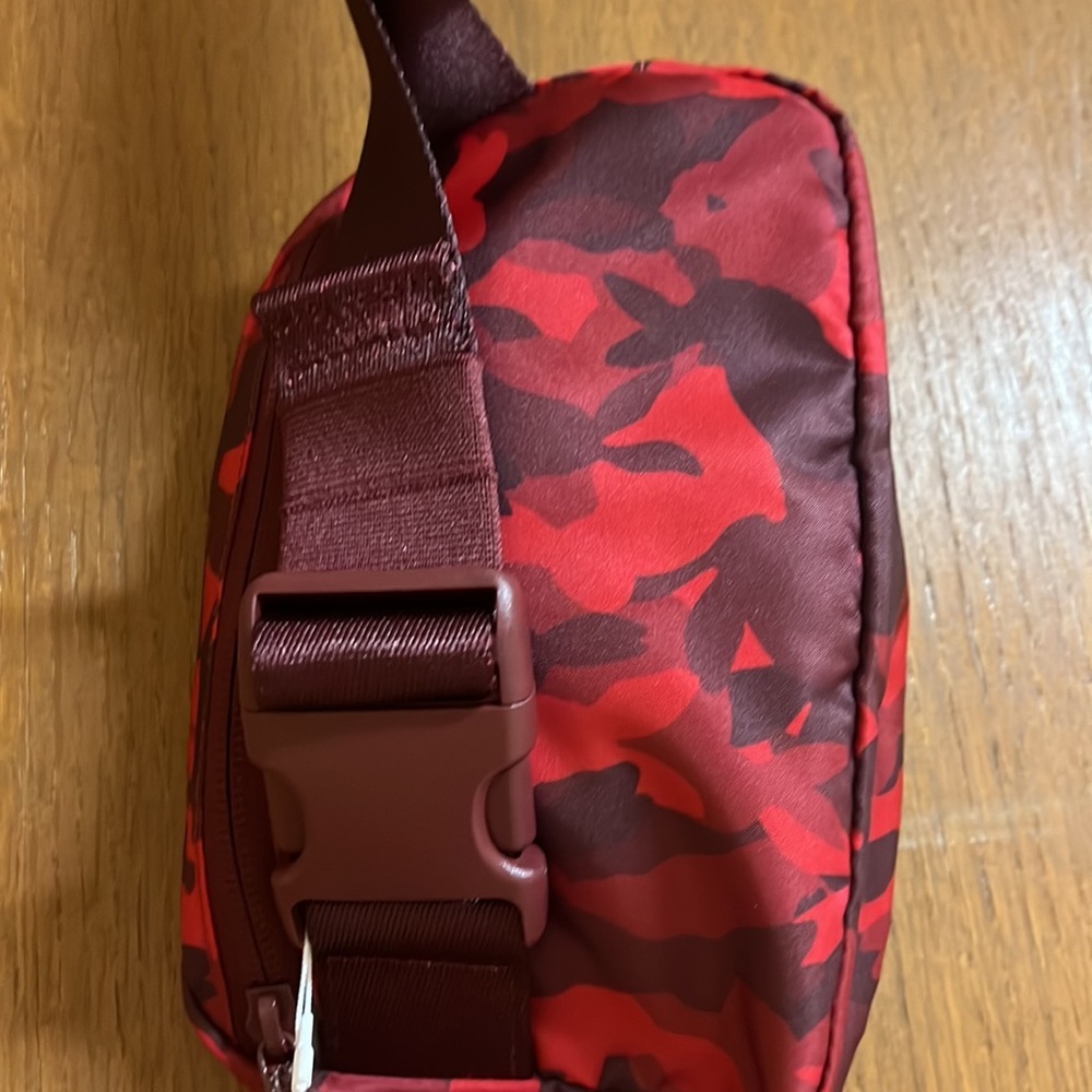 NWT Lululemon everywhere belt bag Lunar New Year 2023 - Picture 6 of 8